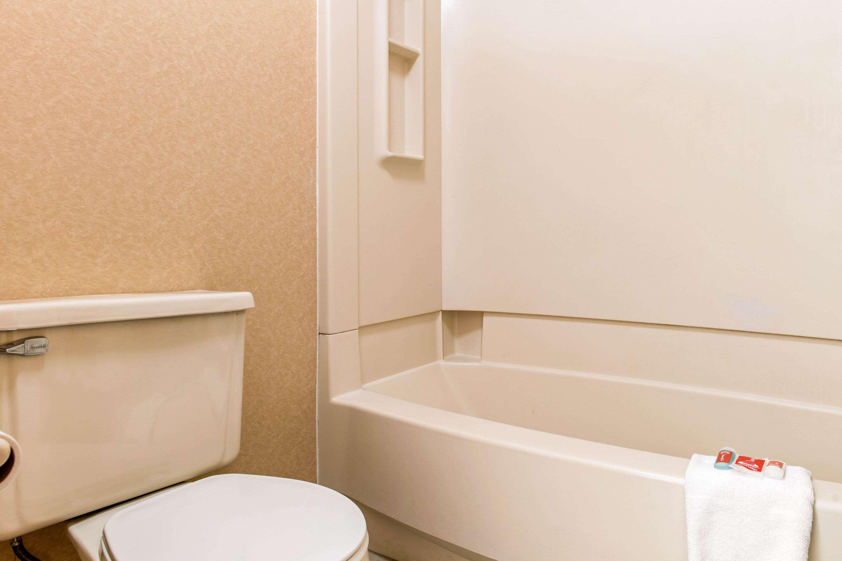 Econo Lodge Holland Luaran gambar