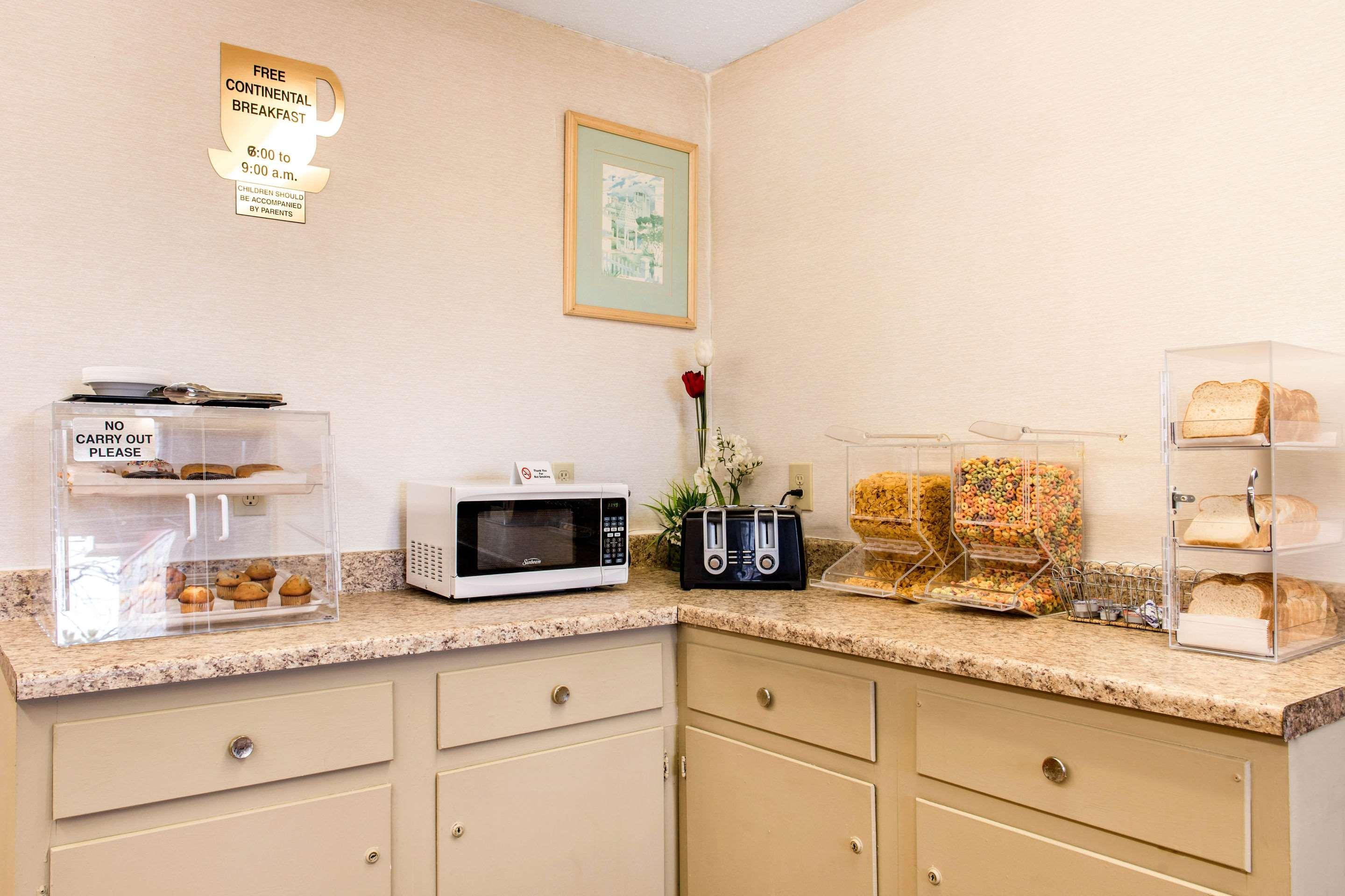 Econo Lodge Holland Luaran gambar