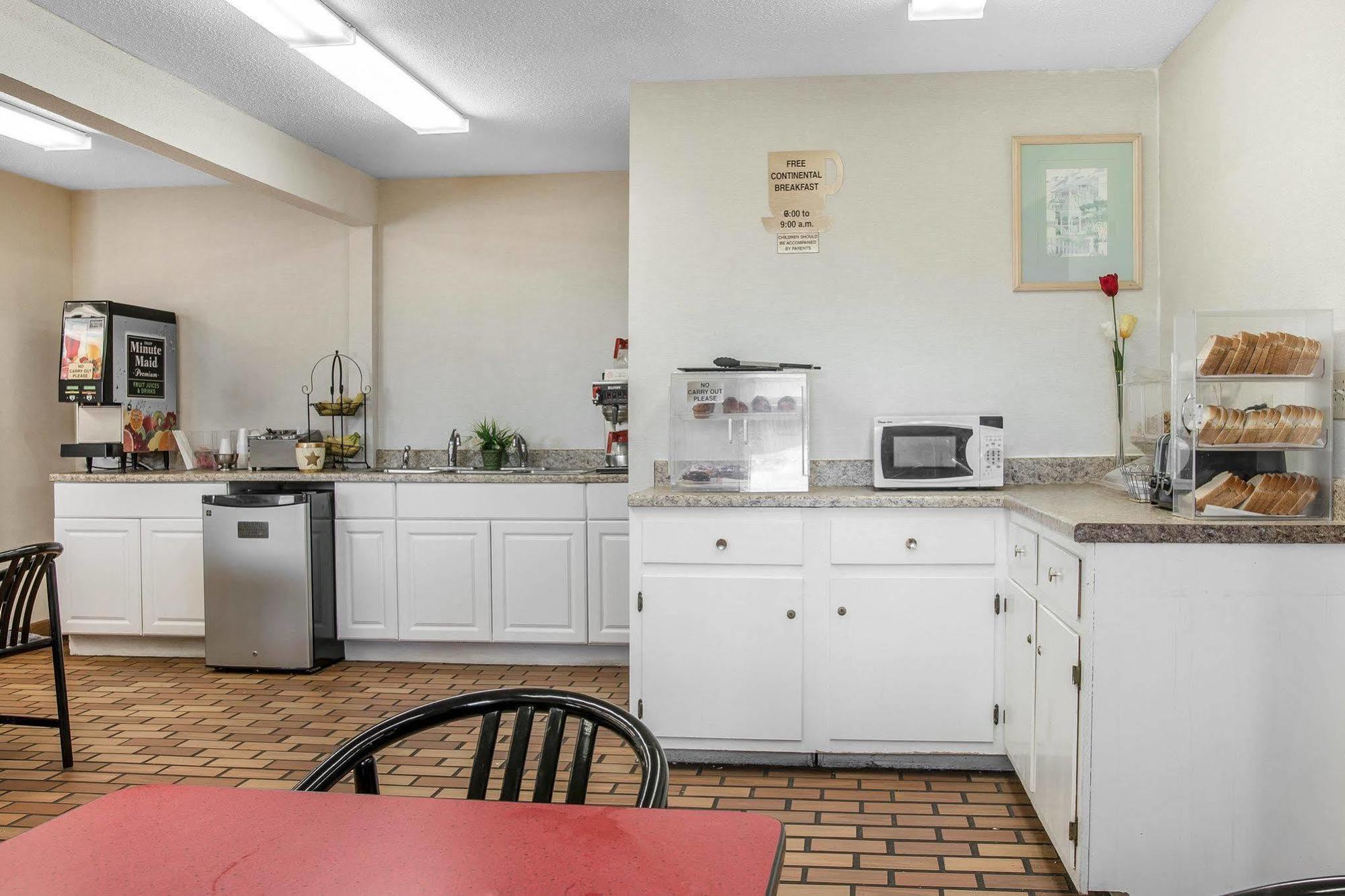 Econo Lodge Holland Luaran gambar
