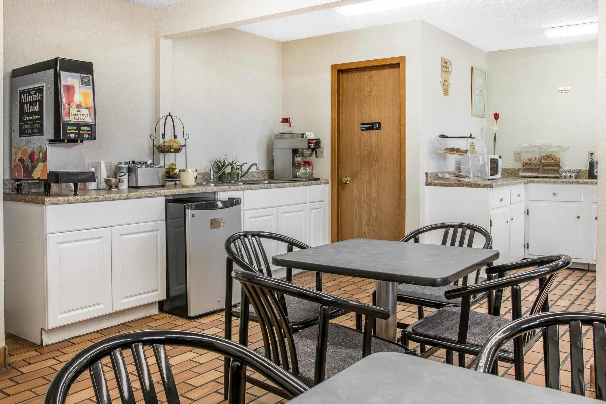Econo Lodge Holland Luaran gambar