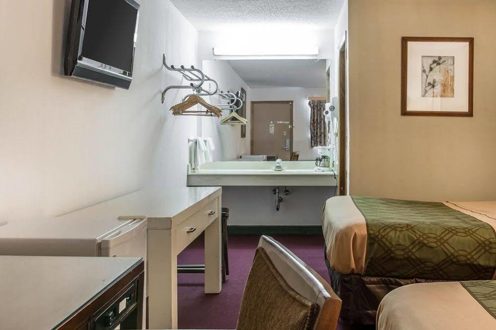 Econo Lodge Holland Luaran gambar